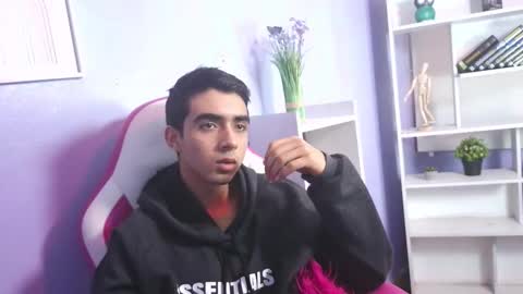 hottiie_guy online show from 22, 10, 2025