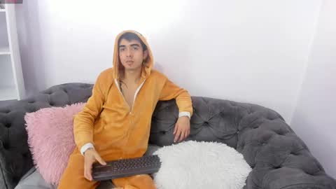 hottiie_guy online show from 31, 10, 2025