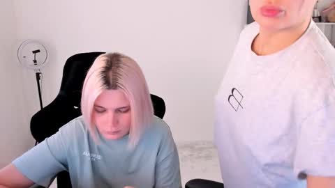 Nessie and Jessie online show from 8, 11, 2025