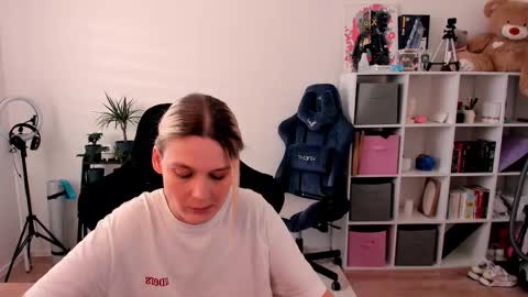 Nessie and Jessie online show from 3, 2, 2026