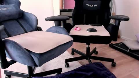 Snapshot of hottyblonds chatting on 9, 3, 2026 Nessie and Jessie online show from 9, 3, 2026