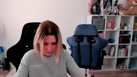 Snapshot of hottyblonds chatting on 13, 3, 2026 Nessie and Jessie online show from 13, 3, 2026