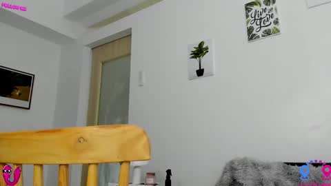 Snapshot of hottycrishinaxx chatting on 10, 9, 2025 crishinahotty online show from 10, 9, 2025