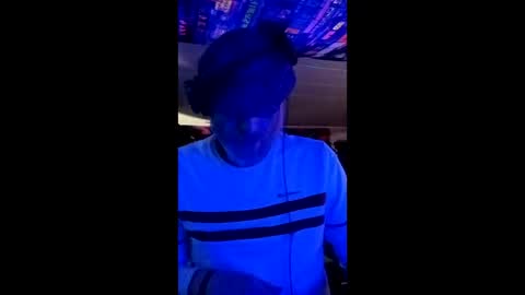 Snapshot of houseofstyle chatting on 5, 4, 2026 SeanPatrick online show from 5, 4, 2026