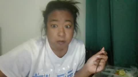 Snapshot of howdykannapat chatting on 17, 11, 2025 NIDA online show from 17, 11, 2025