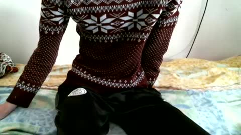 Snapshot of hug_me chatting on 18, 12, 2024 Keanu online show from 18, 12, 2024