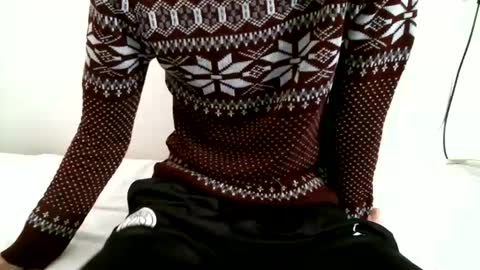 Snapshot of hug_me chatting on 24, 2, 2025 Keanu online show from 24, 2, 2025