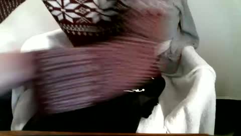 Snapshot of hug_me chatting on 6, 2, 2026 Keanu online show from 6, 2, 2026