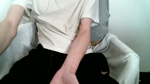Snapshot of hug_me chatting on 12, 2, 2026 Keanu online show from 12, 2, 2026