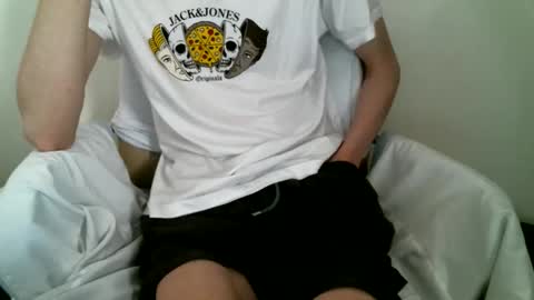 Snapshot of hug_me chatting on 1, 3, 2026 Keanu online show from 1, 3, 2026