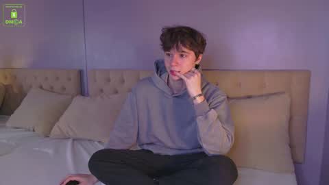 Snapshot of hugebangins_ chatting on 23, 11, 2025 ANTHONY online show from 23, 11, 2025