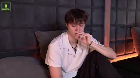 Snapshot of hugebangins_ chatting on 26, 11, 2025 ANTHONY online show from 26, 11, 2025