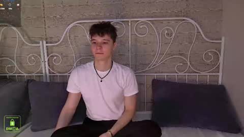 Snapshot of hugebangins_ chatting on 4, 12, 2025 ANTHONY online show from 4, 12, 2025