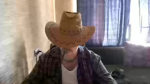 Snapshot of hugo__brad chatting on 13, 3, 2026 Hugo online show from 13, 3, 2026