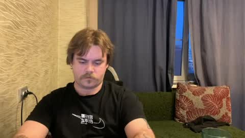 Snapshot of hugo__brad chatting on 28, 3, 2026 Hugo online show from 28, 3, 2026