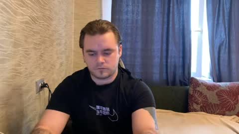 Snapshot of hugo__brad chatting on 5, 4, 2026 Hugo online show from 5, 4, 2026