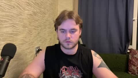 Snapshot of hugo__brad chatting on 15, 4, 2026 Hugo online show from 15, 4, 2026