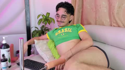 Snapshot of hugo_cooper chatting on 27, 1, 2025 HUGO online show from 27, 1, 2025