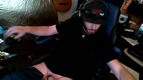 Snapshot of hungginger4u chatting on 4, 1, 2025 HungGinger4U online show from 4, 1, 2025