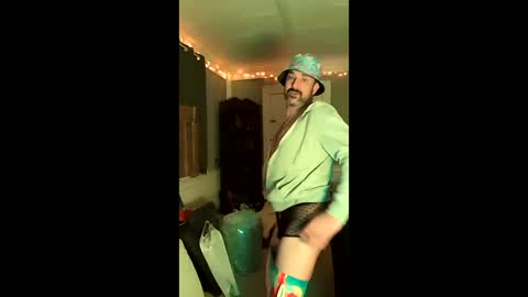 Snapshot of hungitalian40 chatting on 5, 4, 2026 hungitalian40 online show from 5, 4, 2026