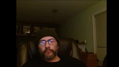 Snapshot of hunglonelyguy chatting on 1, 12, 2025 LonelyGuy online show from 1, 12, 2025