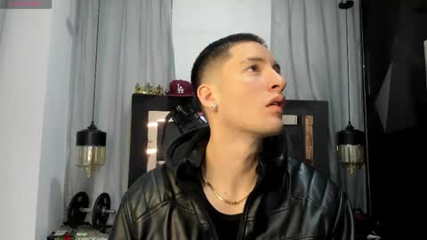 Snapshot of hunterheat_ chatting on 16, 4, 2026 hunterheat_ online show from 16, 4, 2026