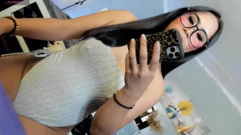 HELLO HANNAH IS BACK online show from 18, 11, 2025