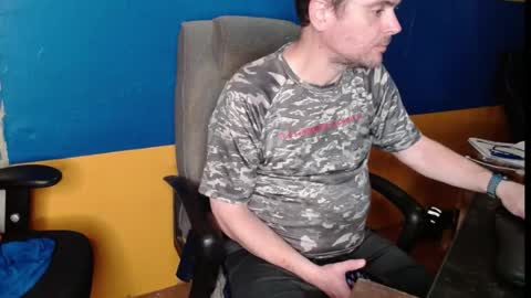 Snapshot of huskyguy chatting on 18, 5, 2026 Huskyguy online show from 18, 5, 2026