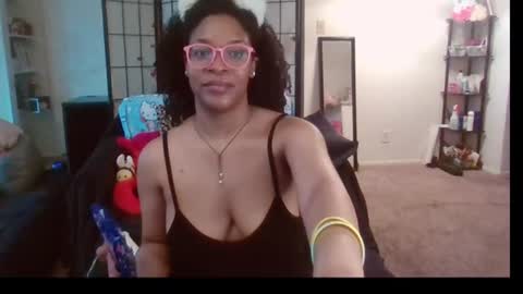Snapshot of hysteriaheels chatting on 4, 8, 2026 HysteriaHeels online show from 4, 8, 2026