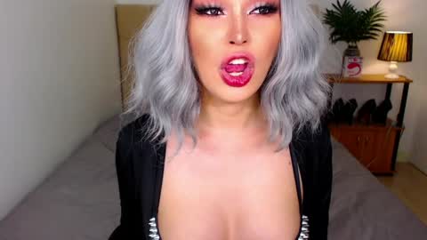 QUEEN SUSSIE BROWN online show from 2, 6, 2026