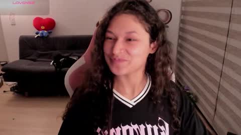 Snapshot of iam_nikki chatting on 25, 10, 2025 On instagram Imm  NikkiHelp me reach 100 likes online show from 25, 10, 2025