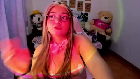 Snapshot of iam_zoechan chatting on 13, 12, 2025 Zoe 3 online show from 13, 12, 2025