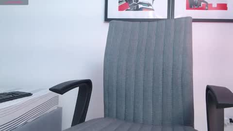  INDEPENDENT MODEL online show from 5, 3, 2025