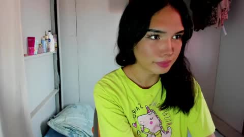 Snapshot of iamyourdesire_ chatting on 29, 3, 2026 shhh online show from 29, 3, 2026