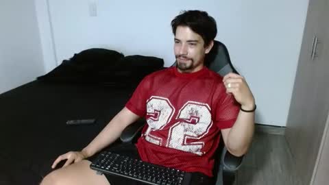 Snapshot of ian_davis chatting on 18, 11, 2025 Ian Davis online show from 18, 11, 2025