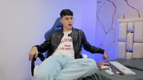 Snapshot of ianblake_ chatting on 10, 4, 2026 Ian online show from 10, 4, 2026