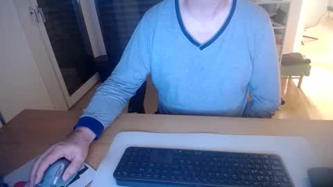 Snapshot of iandy12 chatting on 23, 11, 2025 iandy12 online show from 23, 11, 2025