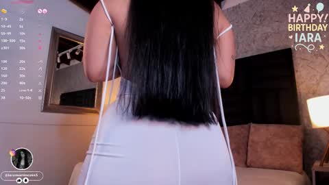 Snapshot of iara_martinez chatting on 24, 10, 2025 I A R A online show from 24, 10, 2025