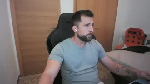 Snapshot of iberian_macho chatting on 10, 10, 2025 iberian_macho online show from 10, 10, 2025