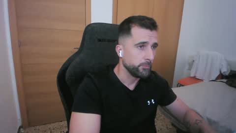 Snapshot of iberian_macho chatting on 11, 10, 2025 iberian_macho online show from 11, 10, 2025