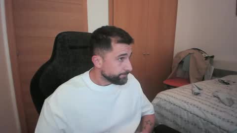 Snapshot of iberian_macho chatting on 18, 10, 2025 iberian_macho online show from 18, 10, 2025