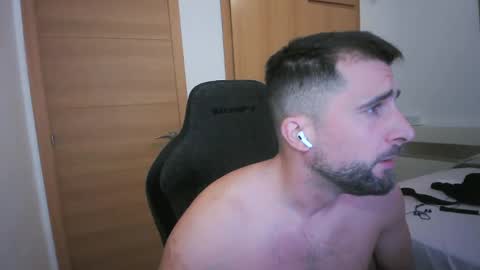 Snapshot of iberian_macho chatting on 27, 10, 2025 iberian_macho online show from 27, 10, 2025