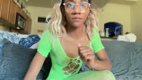 Snapshot of icedmochabree chatting on 9, 10, 2025 bree summers online show from 9, 10, 2025