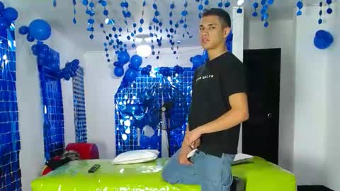 THOMAS AND DAMIAND online show from 29, 12, 2024