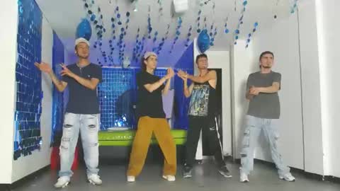 THOMAS AND DAMIAND online show from 25, 2, 2025