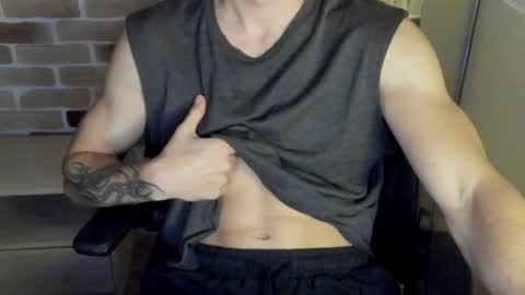 Snapshot of idkiww chatting on 25, 10, 2025 yo online show from 25, 10, 2025