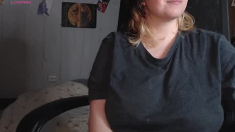 Snapshot of idontknowwhyjojo chatting on 9, 3, 2026 Saya online show from 9, 3, 2026