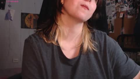 Snapshot of idontknowwhyjojo chatting on 29, 4, 2026 Saya online show from 29, 4, 2026