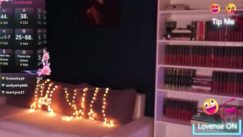 Snapshot of idontlikeguccibelts chatting on 13, 12, 2025 Little Flower online show from 13, 12, 2025