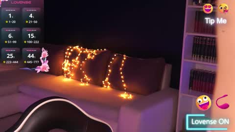 Snapshot of idontlikeguccibelts chatting on 20, 12, 2025 Little Flower online show from 20, 12, 2025